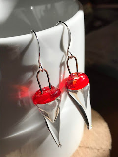 red and clear hollow earrings2