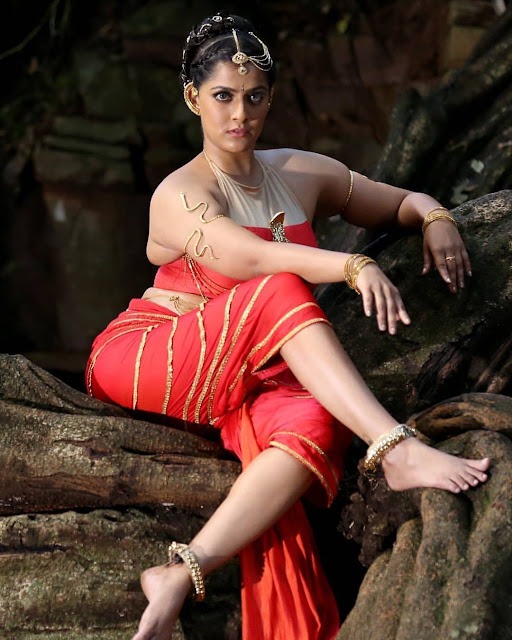 Beauty Galore HD : Varalaxmi Exotic Hot As Nag Kanya