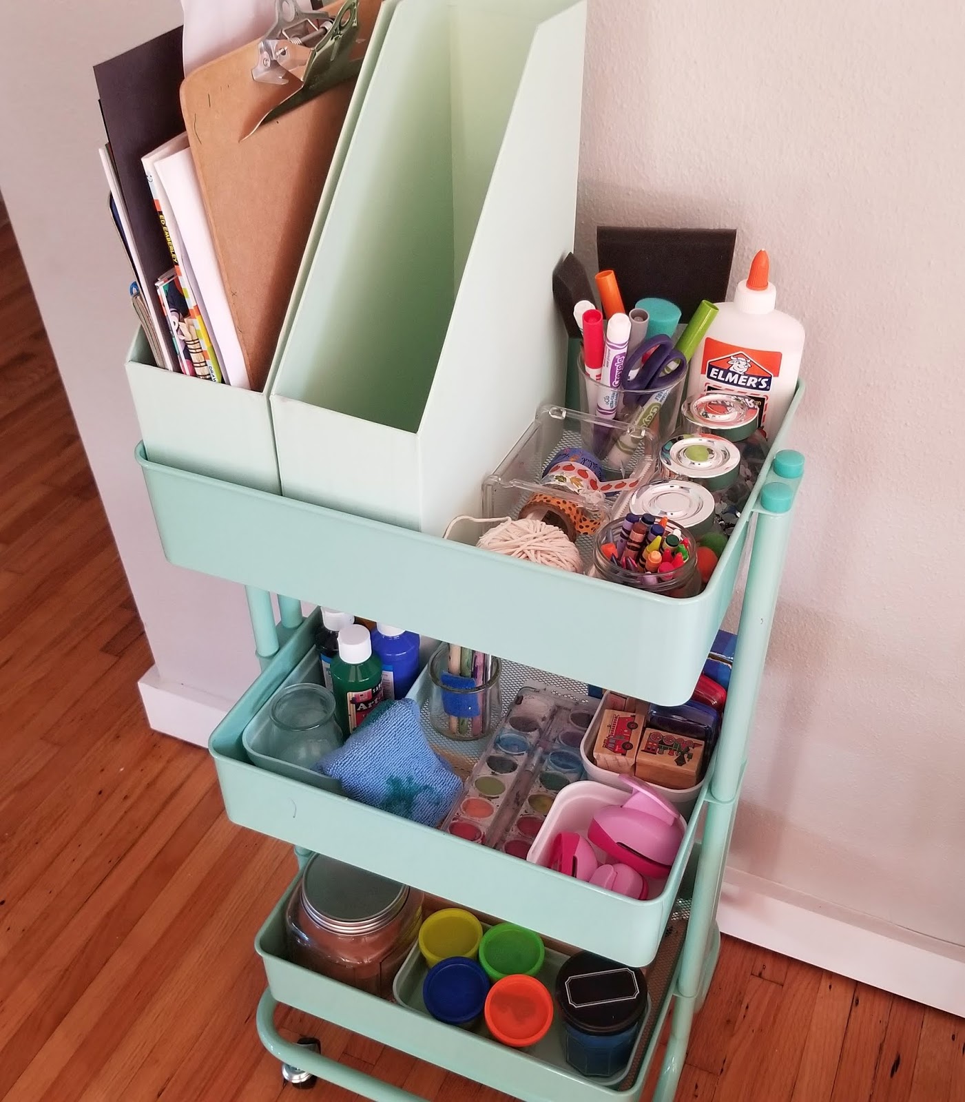 How to Set up an Art Cart for Kids