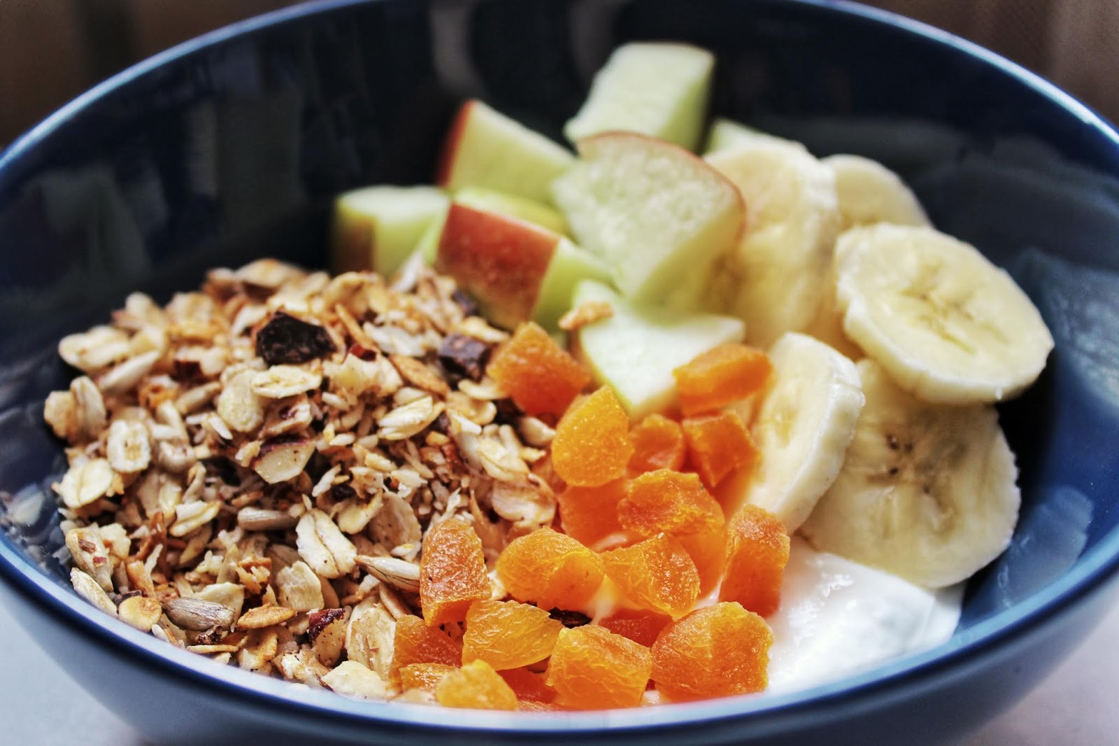 Kokosowa granola z patelni z kawałkami czekolady [ Oczami dietetyka ]