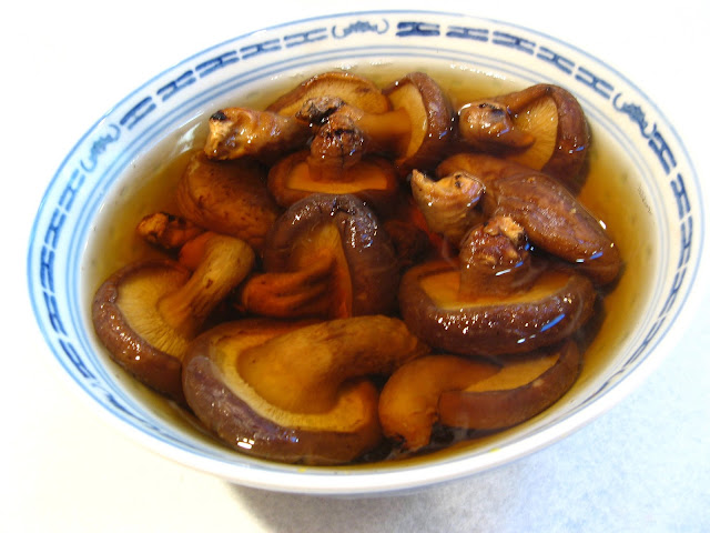 Technique How To Quickly Rehydrate Dried Shiitake Mushrooms 冬菇 Dung1 Gu1 Duck Soup Easy