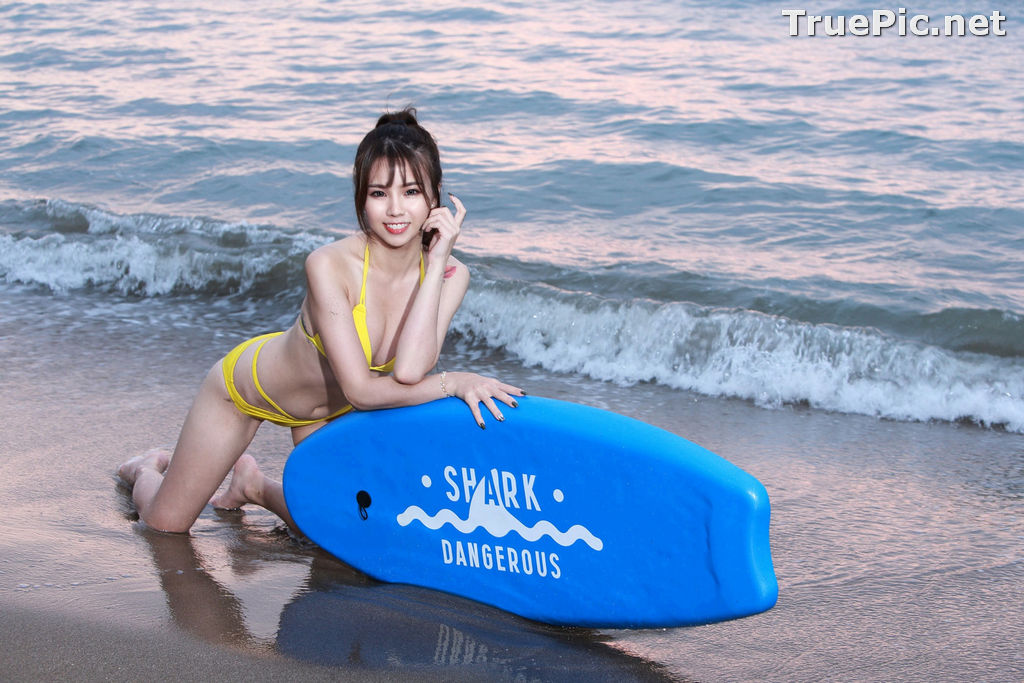 Image Taiwanese Beautiful Model - Debby Chiu - Yellow Sexy Bikini - TruePic.net - Picture-24