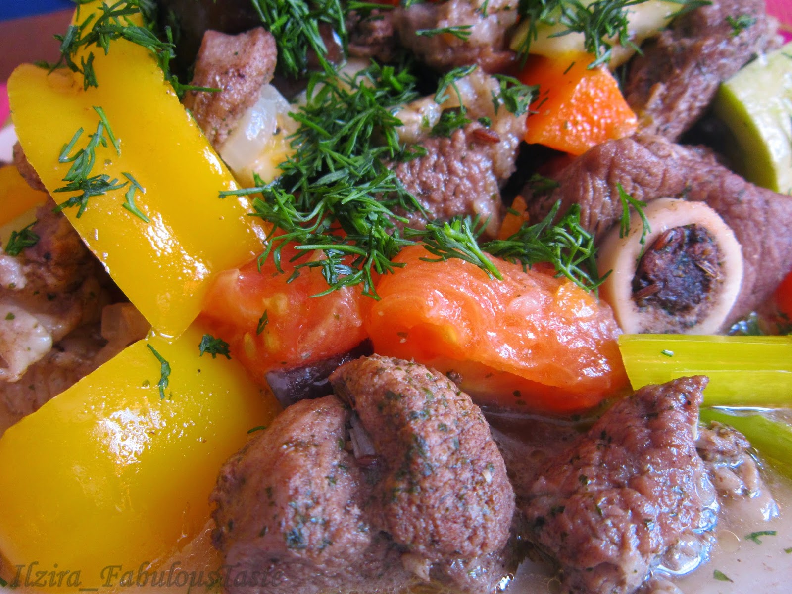 Рецепт мяса с овощами в афганском казане. Баранина каурма. Кауриа баранины каурма. Баранина тушеная с овощами. Баранина с овощами в казане.