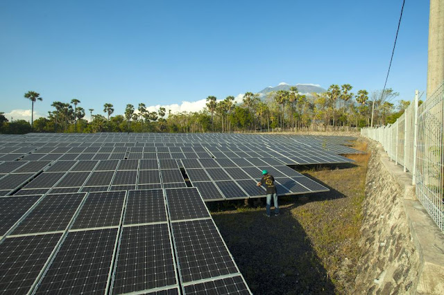gambar kebun solar panel