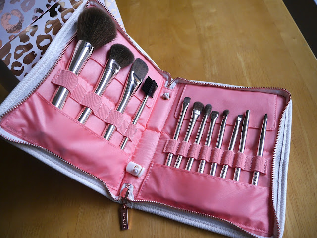 Sephora Stand Up and Shine Prestige Easel Brush Set Review
