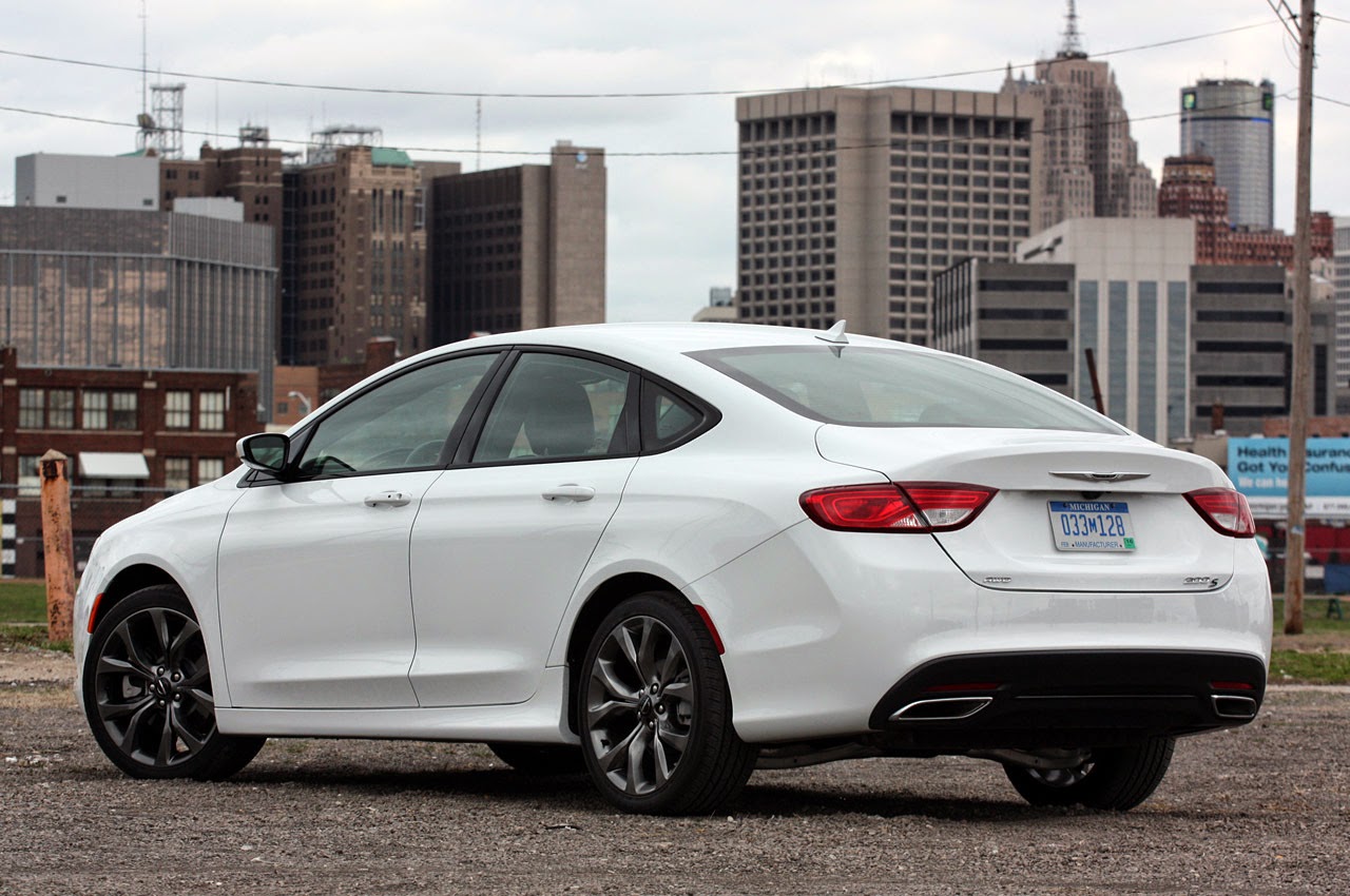 Chrysler 200 i 2012 сзади