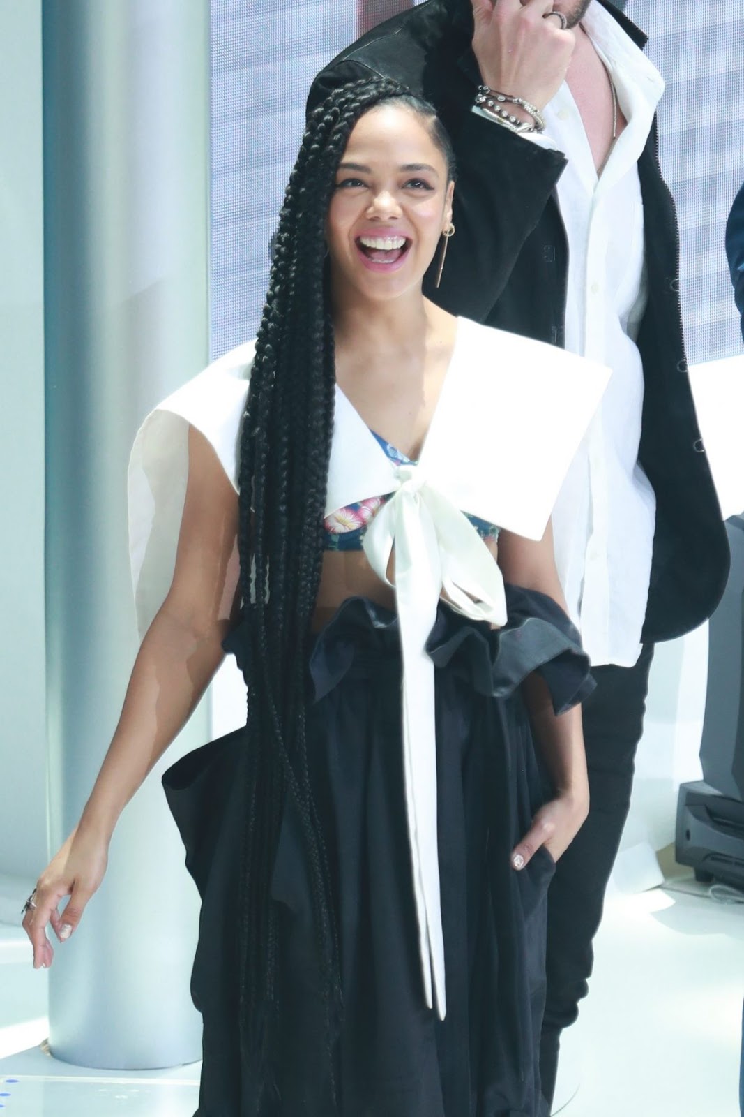 Tessa Thompson And Chris Hemsworth Clicks At Men In Black Press