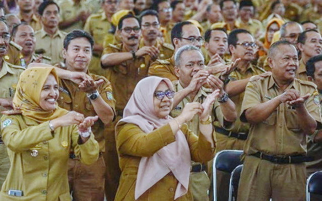 Resmi, PNS Dapat Tunjangan Pulsa Hingga Rp 400.000/Bulan