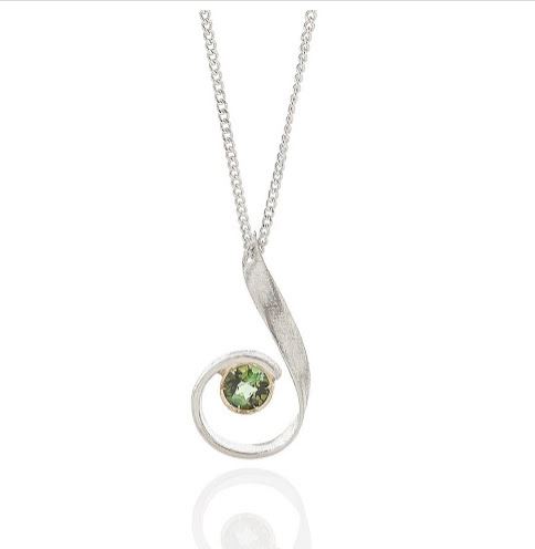Pendente "Clè de Sol" in argento 925 con castone oro 18 carati e tormalina verde. Designer Chiara De Filippis