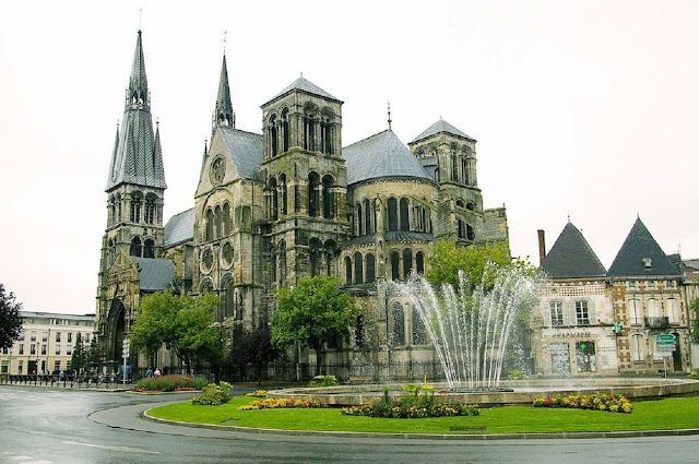 Бывшая коллегиальная церковь Нотр-Дам-ан-Во в Шалон-сюр-Марн. Конец XII в.