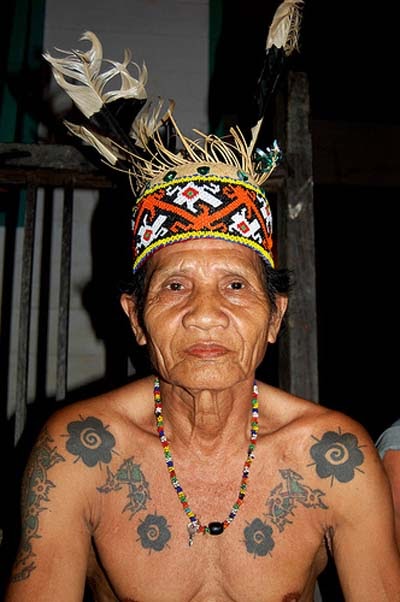 Nobessito2 blogspot com Traditional Dayak  Tattoo in Borneo