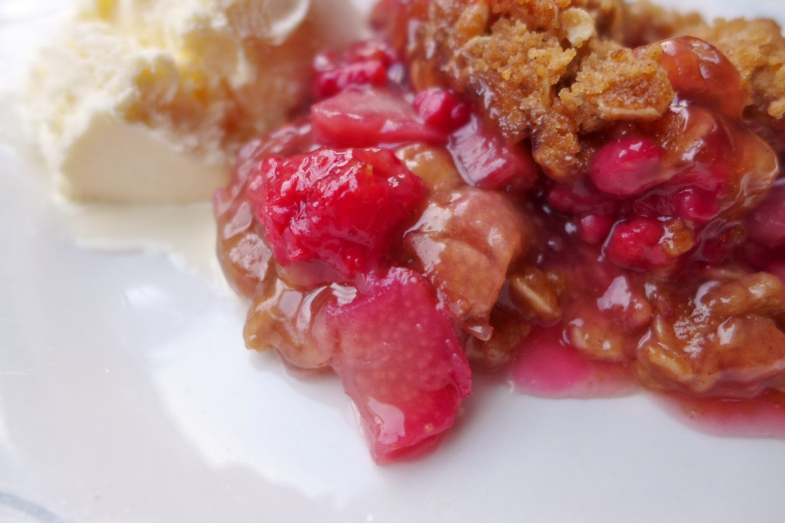 Dimples & Delights: Raspberry Rhubarb Crunch