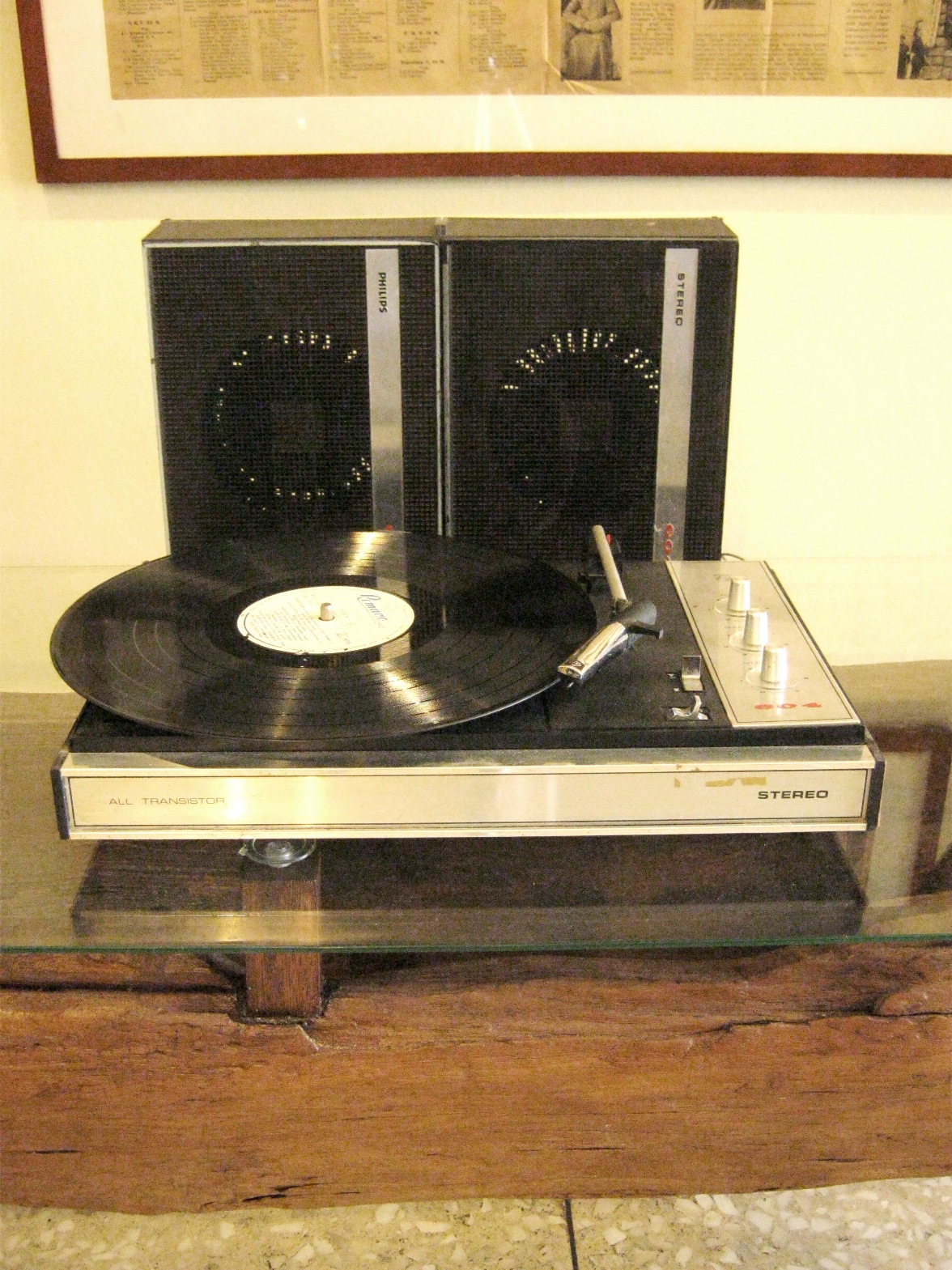 TOKO BARANG ANTIK Dijual Pemutar Piringan Hitam Portabel merk Philips