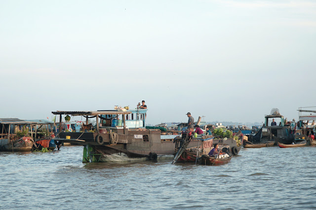 Long Xuyen floating market, An Giang