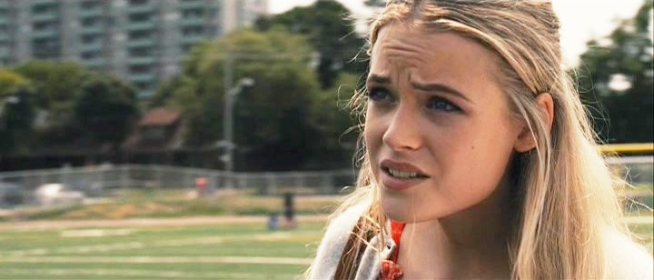 Films Et Séries Tv Avec Gabriella Wilde Movie and TV Cast Screencaps: Gabriella Wilde as Sue Snell in Carrie