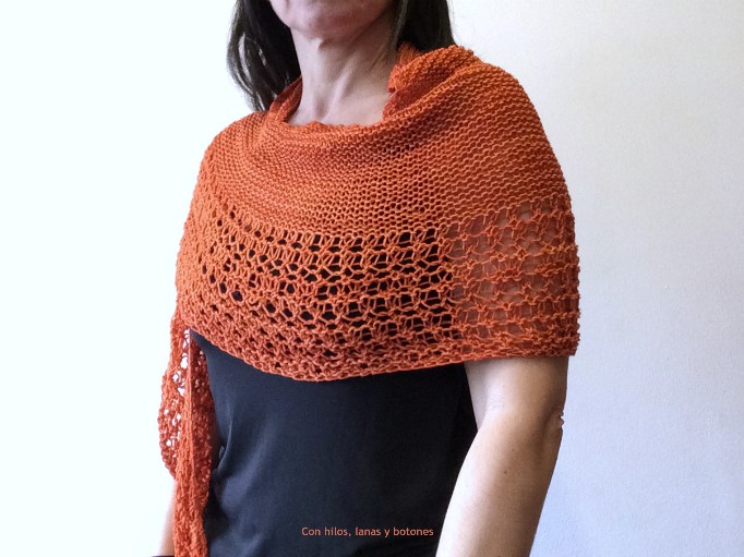 Con hilos, lanas y botones: Rosewater Shawl (Woolenberry)