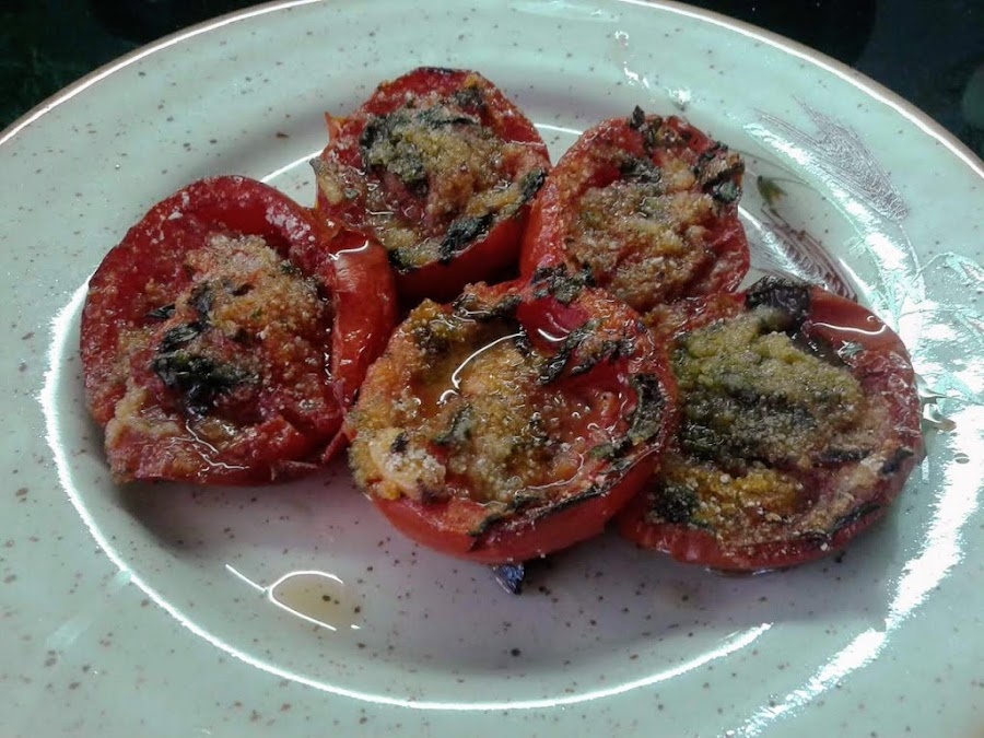 Tomates a la provenzal enplatados.