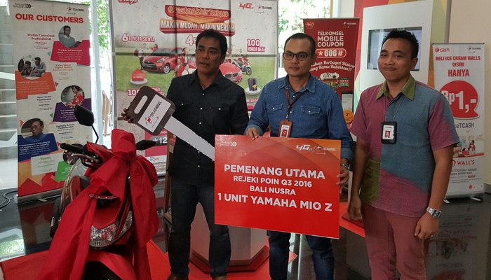 Rejeki Poin Pelanggan Loyal, Telkomsel Bali Nusra Bagikan Yamaha Mio