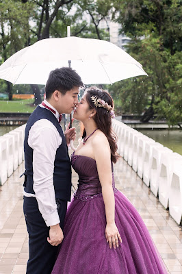 pre wedding shoot with umbrella
