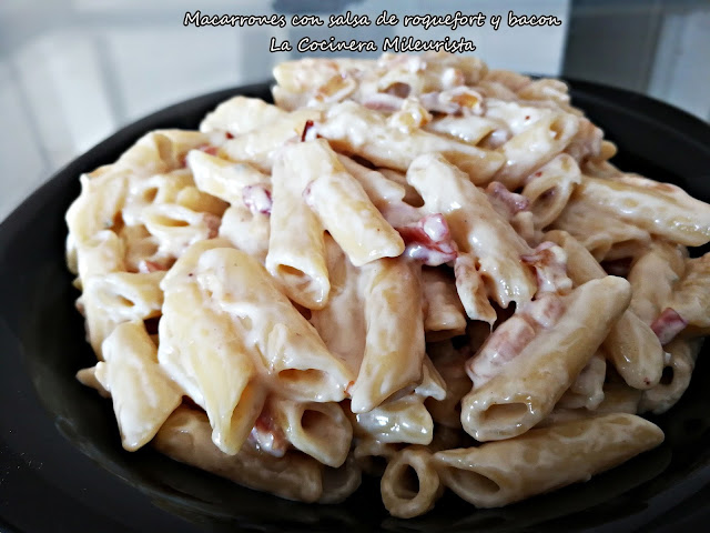 Macarrones con salsa de roquefort y bacon