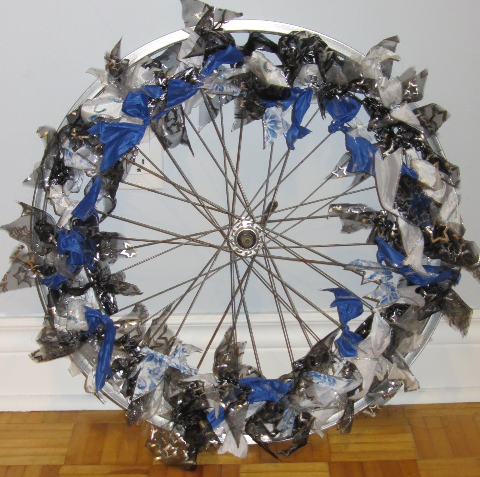Rivuletsbeautyblog! Christmas DIY;; Bike Wheel Wreath!