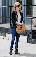 Emma Stone in jeans waiting for a friend