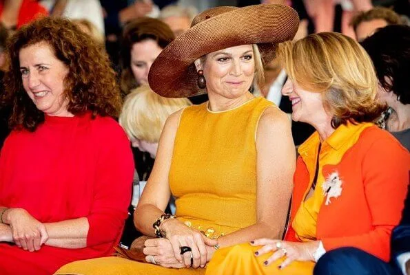 Queen Maxima wore a yellow embellished dress by Oscar de la Renta. Queen Maxima wore Oscar de la Renta embellished dress