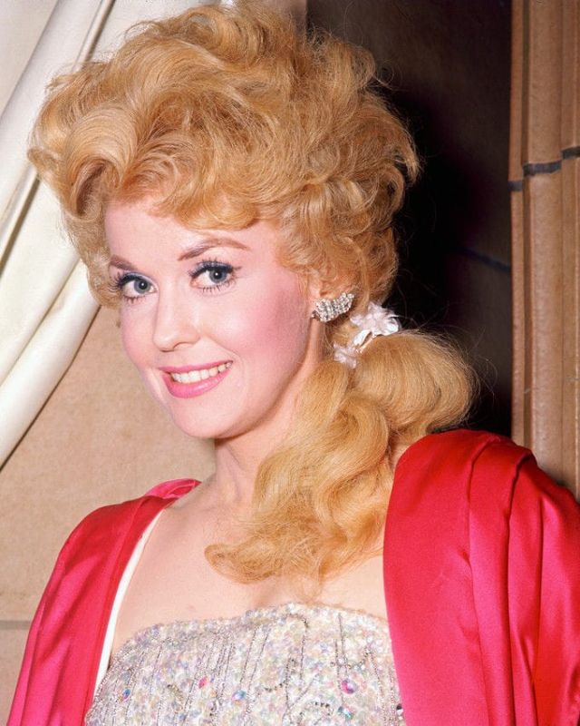 45 Beautiful Pics of Donna Douglas in the 1950s and '60s.