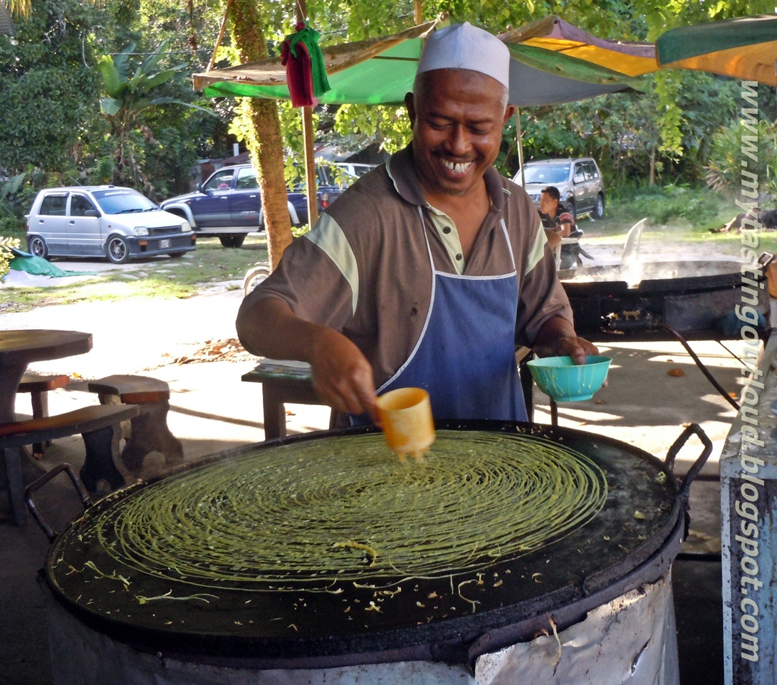 My Tasting Out Loud: Roti Jala Special at Batu Feringghi