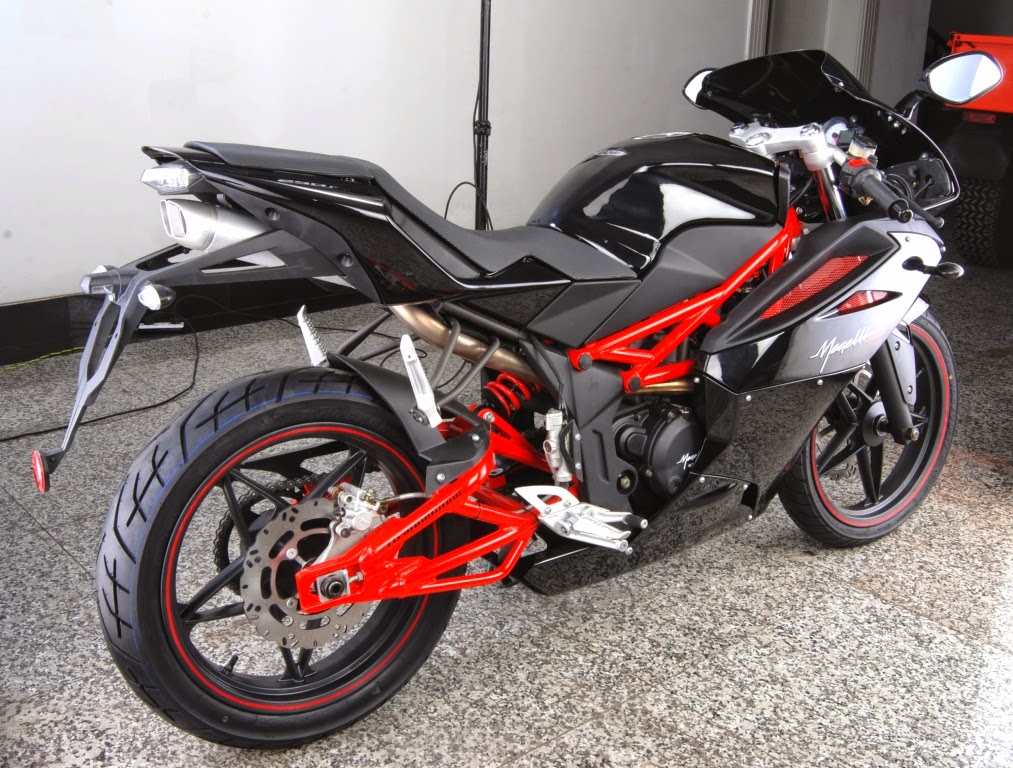 Kawasaki ninja 250r. Hyosung gt250r. кавасаки ninja 250r. минск мигелли r-250. Megelli r250 minsk r250.