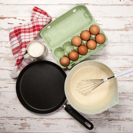 La pâte à pancake doit contenir des ingrédient qui la rende moelleuse et souple à la cuisson. Il faut une matière grasse pour éviter que les pancakes ne soient secs.
