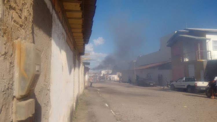 Mesmo após proibição, guerra de espadas acontece em Cruz das Almas