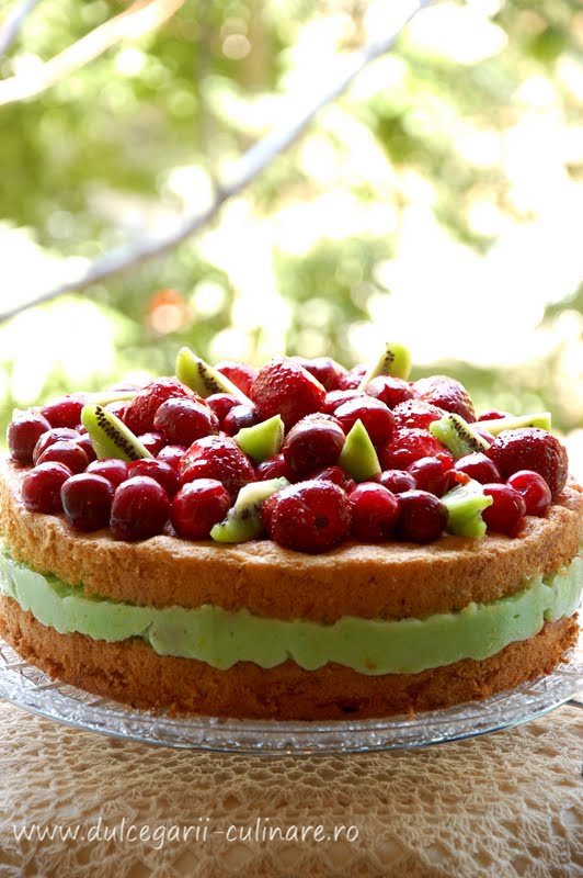 Tort racoros cu cirese si mousse de menta