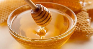 العسل لترطيب البشرة لكبار السن