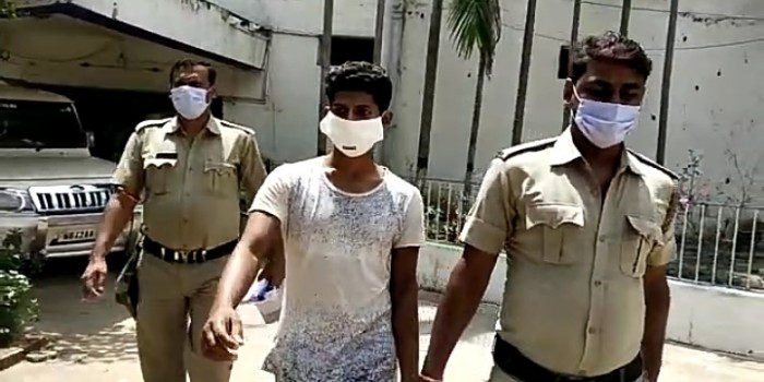 রায়নায় অবৈধভাবে বালি পাচারের সময় গ্রেপ্তার ট্রাক্টর চালক, আটক গাড়ি
