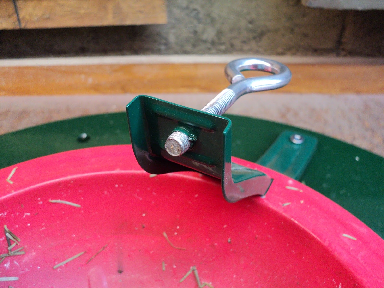 Rouge River Christmas Tree Stand Clamp Screw Thread Marginality