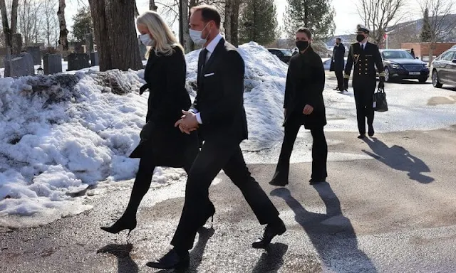 King Harald, Queen Sonja, Crown Prince Haakon, Crown Princess Matte-Marit, Princess Martha Louise and Princess Astrid