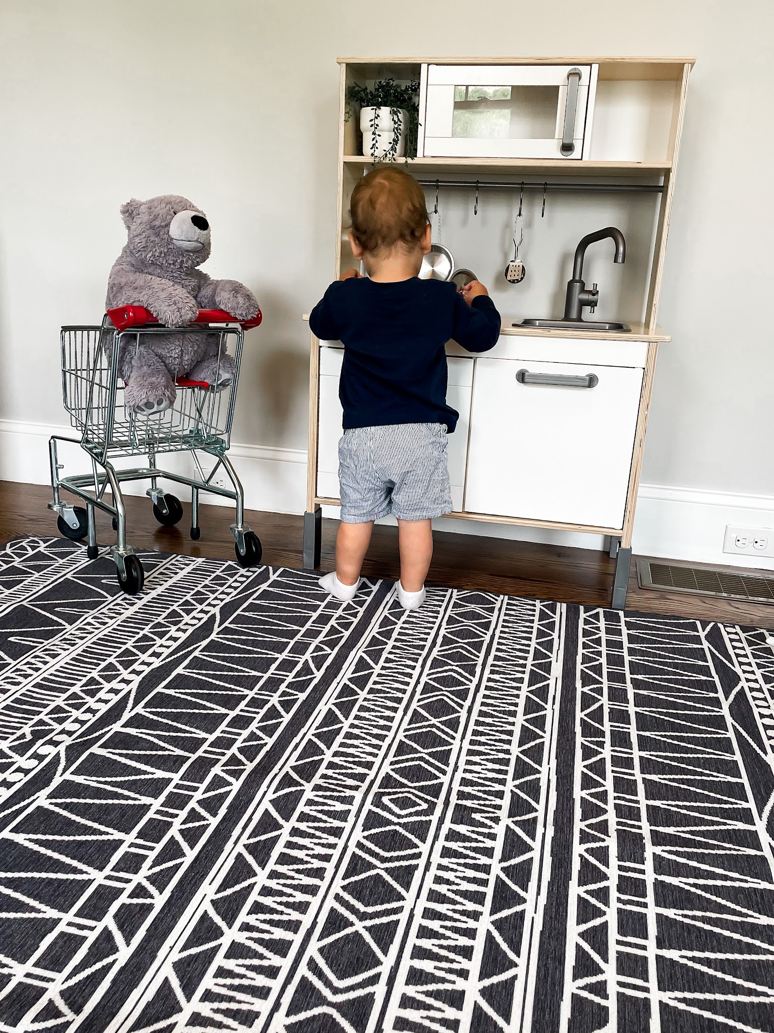 haleysimao My Magic Carpet Review // Washable Rug Review 3