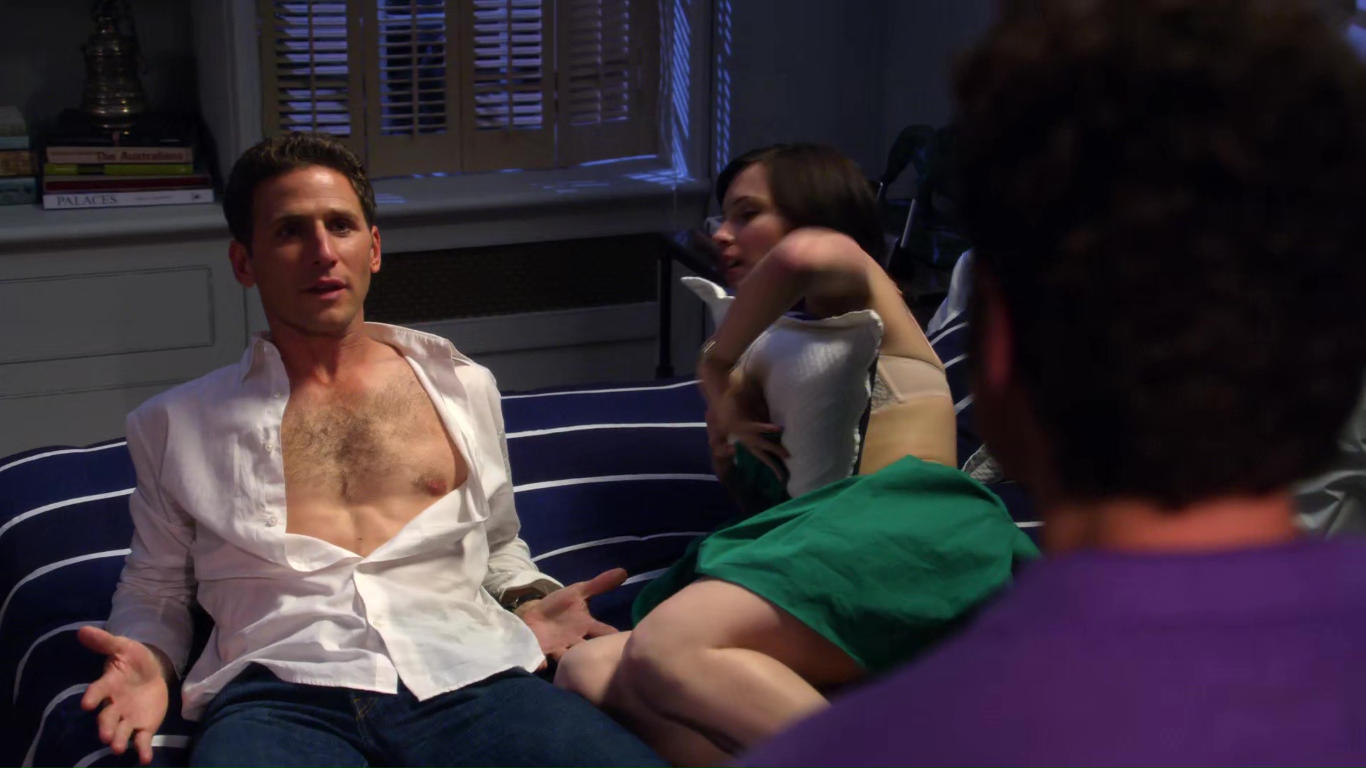 Mark Feuerstein shirtless in Royal Pains 1-05 "No Man Is an Island&quo...