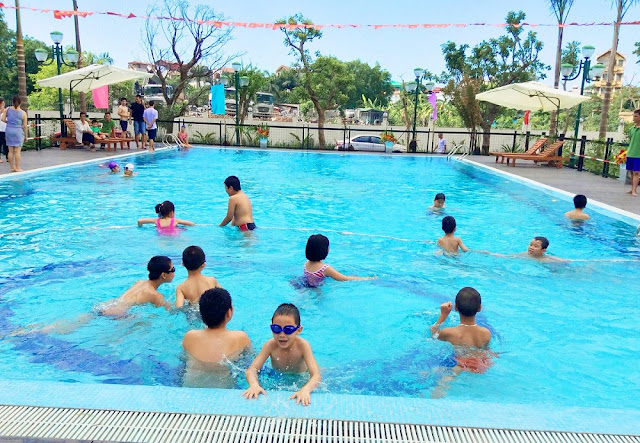 bể bơi đẳng cấp tại Chung cư FLC Star Tower