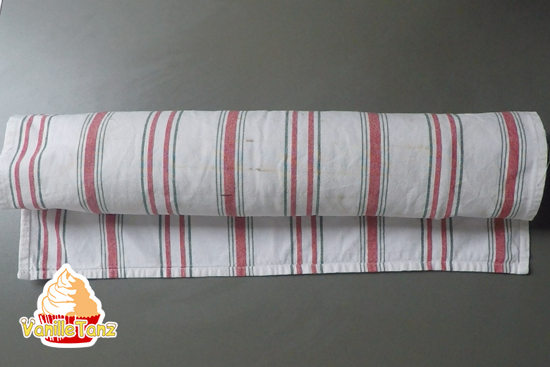 Schokoladen-Biskuitrolle mit Quark-Orangen-Creme - VanilleTanz Schokoladen-Biskuitrolle mit Quark-Orangen-Creme - VanilleTanz