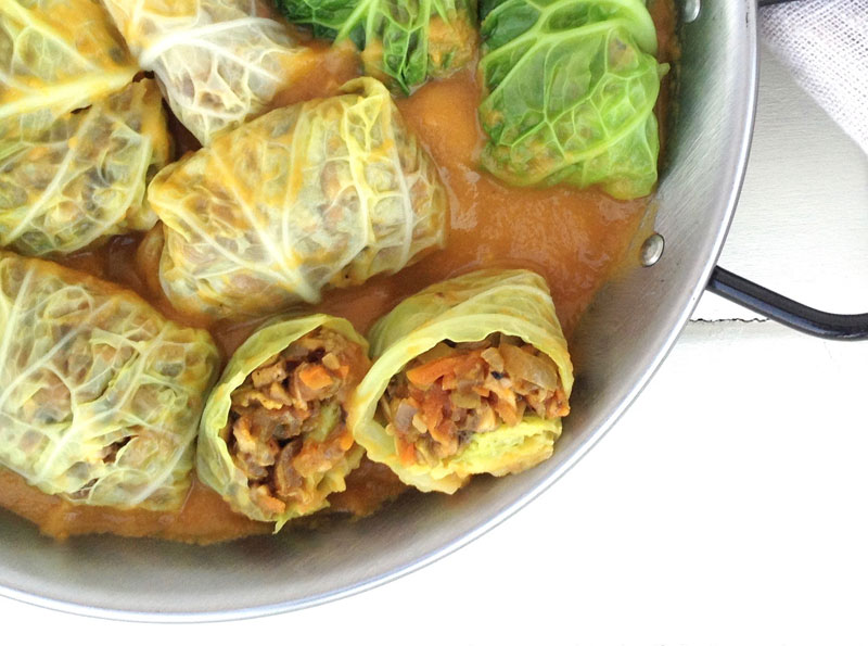 Rollitos de col rellenos de setas (receta vegetariana)