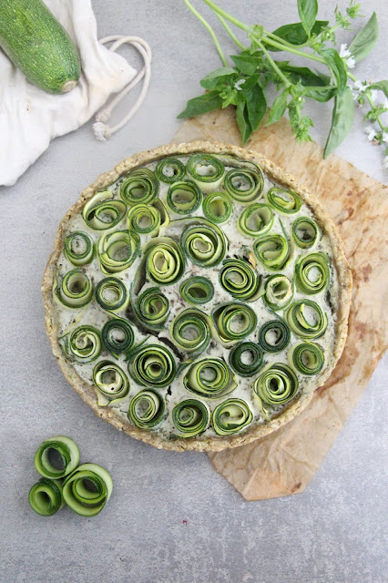 Cuillère et saladier : Tarte fleur courgette-basilic