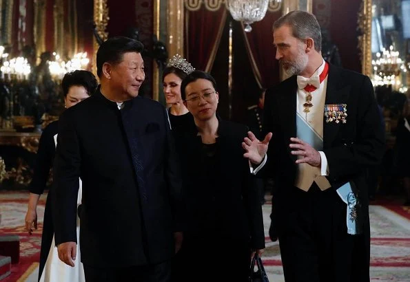 Queen Letizia with the Cartier Loop Tiara at the gala dinner with president of China Xi Jinping and Peng Liyuan