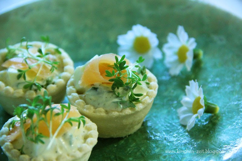 Kirschenzeit: Tartelettes mit Eier-Tatar und Lachs