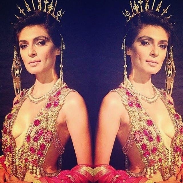 Bollywood Model Chahat Sabaji Latest Photos Stills Navel Queens