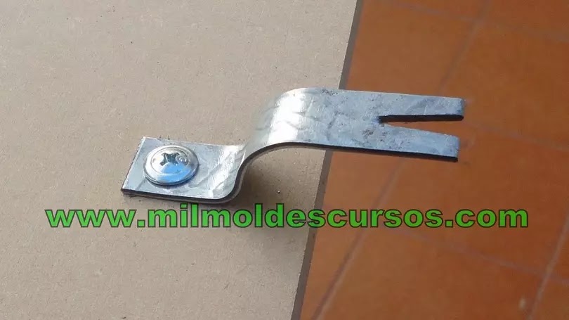 ACCESORIO PARA COLOCAR EL DESLIZADOR EN LA CREMALLERA DEL CIERRE ACCESORIO PARA COLOCAR EL DESLIZADOR EN LA CREMALLERA DEL CIERRE