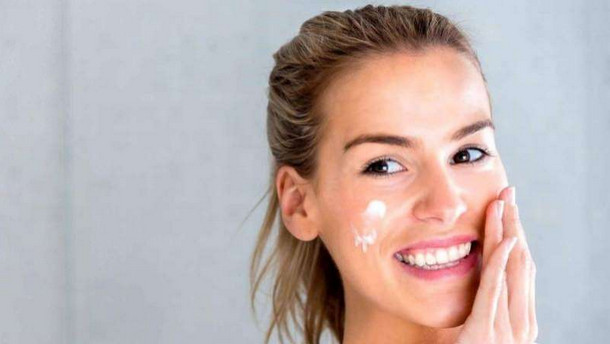 طرق طبيعية لعمل كريم تفتيح البشرة في المنزل