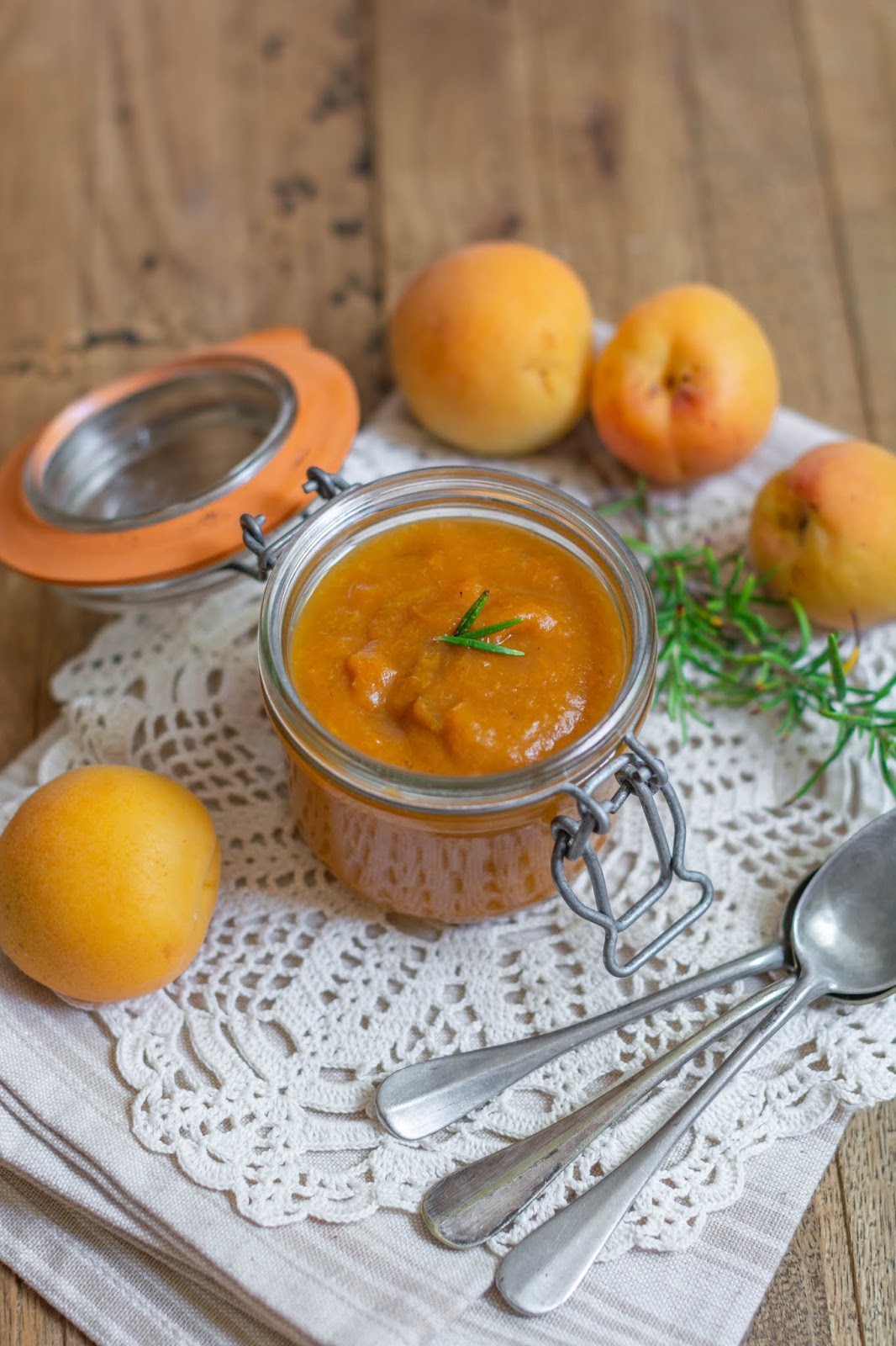 Compote d'abricots au romarin Rosenoisettes