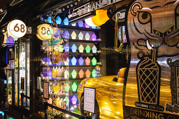 台南最潮飲品『朕心加加』新開幕,超帥氣跑車與『雷神之鎚』都在這! 台南最潮飲品『朕心加加』新開幕,超帥氣跑車與『雷神之鎚』都在這!